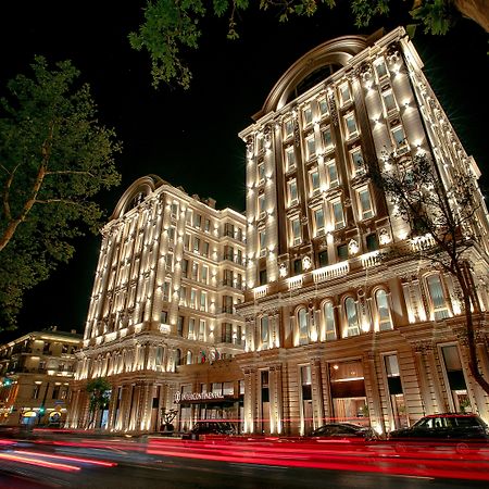 Hotel Intercontinental Baku By Ihg Exterior foto The hotel at night
