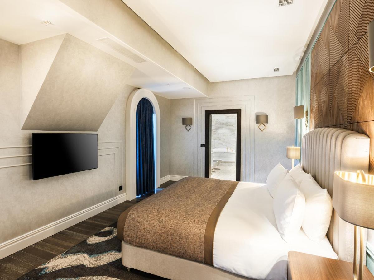 Hotel Intercontinental Baku By Ihg Exterior foto A bedroom at the hotel