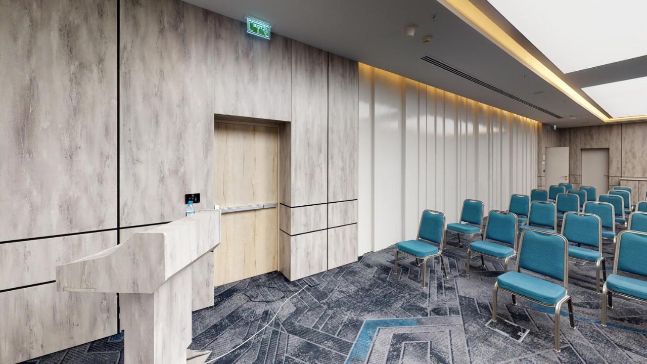 Hotel Intercontinental Baku By Ihg Exterior foto The interior of the meeting room