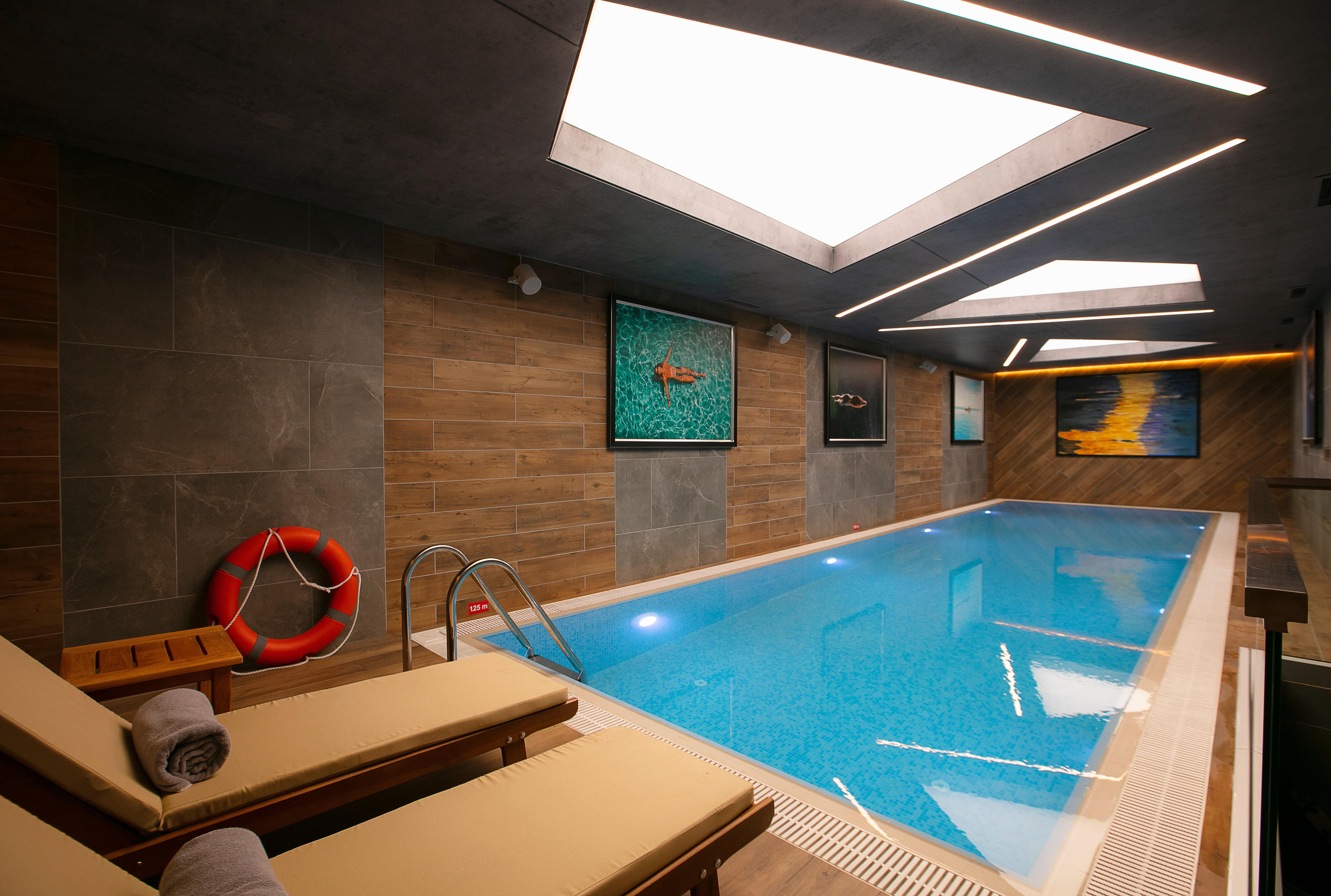 Hotel Intercontinental Baku By Ihg Exterior foto Swimming pool